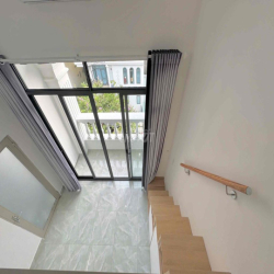 Phòng Có Gác Rộng Thoáng Ban Công Cửa Sổ Ngay Tân Quy Trung Tâm Quận 7