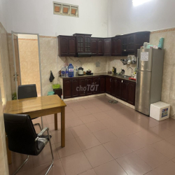 Cho thuê lại một nửa căn nhà hiện đang làm văn phòng công ty