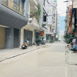 Nhà ngõ 88 phố Trung Kính, DT 80m2 x 4 tầng, mặt tiền 5m, đường 8m