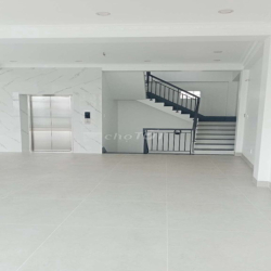 Tòa nhà mới xây 💯. 1 trệt 4 lầu. Q12