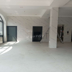 Tòa nhà mới xây 💯. 1 trệt 4 lầu. Q12