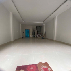 Nhà liền kề Hoàng Quốc Việt, Dt 70m2 x 5 tầng xây thông có Thang Máy