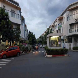 NHÀ PHỐ 5x15 3PN FULL NT KDC MEGA VILAGE Q9