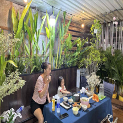Cho thuê full lầu 3, mặt tiền, 2 phòng ngủ, đầy đủ tiện nghi.