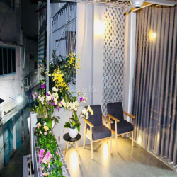 cho thuê hẻm xe hơi khu cư xá đô thành quận 3.4*15 1 trệt 3 lầu