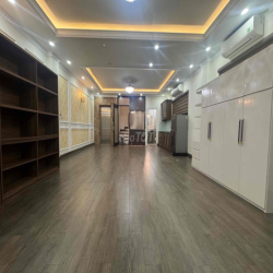 CHO THUÊ NHÀ 7T CÓ HẦM THANG MÁY MP 83 HÀO NAM DT 150M MT 7M HÈ 7M MTG