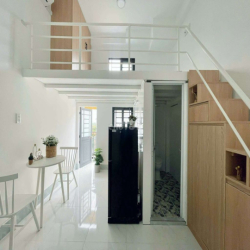 Phòng trọ Full nội thất, bancol , rộng 35m2 , Đảo Kim Cương - UBND Q2