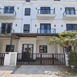 🔥🔥🔥 NHÀ PHỐ LIỀN KỀ 4PN 4WC FULL NT KDC SIMCITY LÒ LU Q9