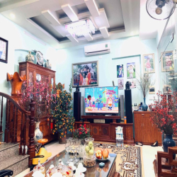 Cho thuê nhà 3 tầng 3 ngủ 1 bếp 1 khách đầy đủ điều hoà vs nóng lạnh