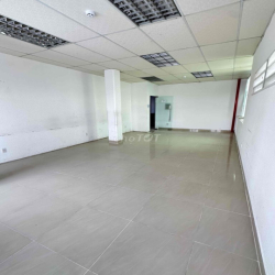 Cho Thuê văn phòng tại đường Đỗ Xuân Hợp cách xa lộ HN 200m