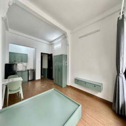 NGAY VÒNG XOAY DÂN CHỦ - BAN CÔNG - FULL NT - Ư TIÊN Ở NGAY CÓ FIX