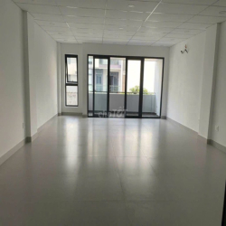 Nhà TK Văn phòng 6x17. Hầm + tầng trống suốt, 15–25 người KĐT Vạn Phúc