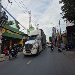 cho thuê Xưởng 4000m2 xây dựng 2000m2 đường xe Container Q12 