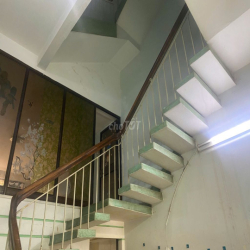 Cho thuê nhà Lý Tự Trọng, Trung tâm quận 1, gần chợ Bến Thành.