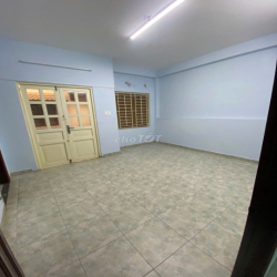 Cho thuê nhà nguyên căn 24/1A Hoàng Dư Khương. DT: 7m x 20m, 2 lầu. ST
