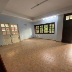 Cho thuê nhà nguyên căn 24/1A Hoàng Dư Khương. DT: 7m x 20m, 2 lầu. ST
