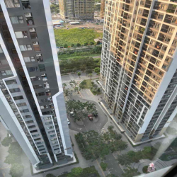 Chính chủ Cho thuê 2PN 2VS GS5 Vinhomes Smart City Tây Mỗ view bể bơi