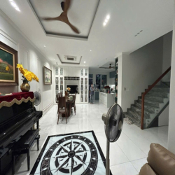 BIỆT THỰ CHO THUÊ NGUYỄN VĂN TRỖI. DT: 9X20M. TRỆT - 3 LẦU. 