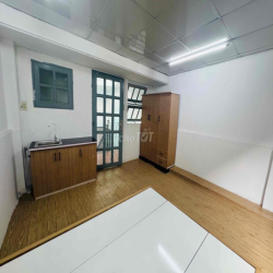 25m2- Full nội thất, cửa sổ thoáng, wc riêng- gần Văn Lang, Emart PVT