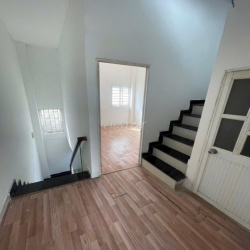 Nhà Mặt tiền An Dương Vương, 3 tầng mới sửa, 4m x 14m, 3PN, 3WC, lề 4m