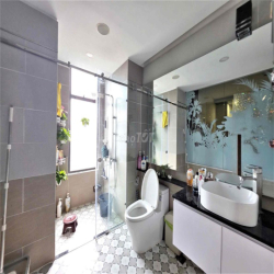 Cho thuê căn hộ chung cư Garden Gate 3pn 2wc 105m2 sát bên công viên