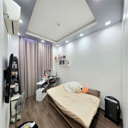 Cho thuê căn hộ chung cư Garden Gate 3pn 2wc 105m2 sát bên công viên