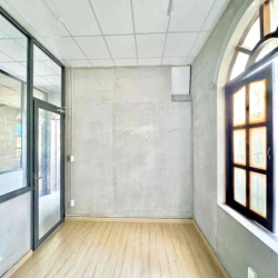 cho thuê MB văn phòng ngay góc mặt tiền full kính