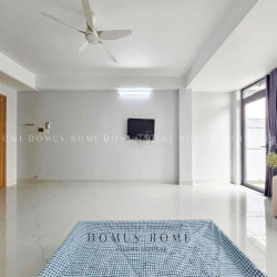 Cho Thuê Căn Hộ Penthouse Ban Công Siêu Rộng 50m2 Ngay Trung Tâm Q10