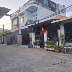 nhà lầu gần quốc lộ 1 k gần làng đại hoc