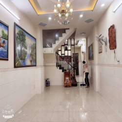 nhà lầu gần quốc lộ 1 k gần làng đại hoc