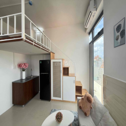 phòng đẹp , nhiều cửa sổ thoáng mát, có gác lửng