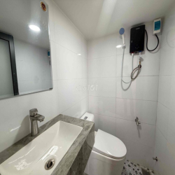 phòng đẹp , nhiều cửa sổ thoáng mát, có gác lửng