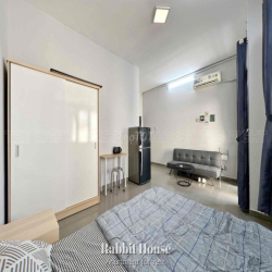 Căn Hộ Dịch Vụ - Tách Bếp - Balcony - Gần Vòng Xoay Dân Chủ - Quận 3