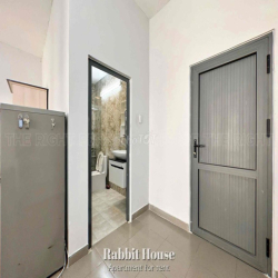 Căn Hộ Dịch Vụ - Tách Bếp - Balcony - Gần Vòng Xoay Dân Chủ - Quận 3