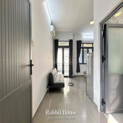 Căn Hộ Dịch Vụ - Tách Bếp - Balcony - Gần Vòng Xoay Dân Chủ - Quận 3