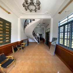 CHO THUÊ NHÀ ĐƯỜNG THẠCH LAM : 4x 21M đúc 3,5 tấm : 4 Pn , 3 Wc 