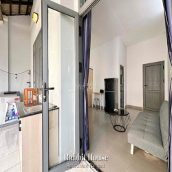 Căn Hộ Dịch Vụ - Tách Bếp - Balcony - Gần Vòng Xoay Dân Chủ - Quận 3