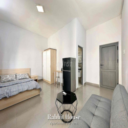 Căn Hộ Dịch Vụ - Tách Bếp - Balcony - Gần Vòng Xoay Dân Chủ - Quận 3