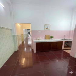 Nhà mặt tiền. 1 trệt 1 lầu. 4pn. 2wc