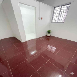 Nhà mặt tiền. 1 trệt 1 lầu. 4pn. 2wc