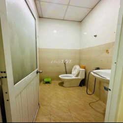NHÀ GẦN CHỢ. TRƯỜNG HỌC. TRỆT LỬNG 2PN 2WC. ĐƯỜNG XE HƠI