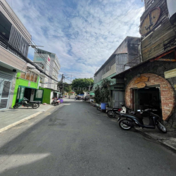 Nhà cho thuê nguyên căn 243/1 Tô Hiến Thành. DT: 4,5 x 18m, 3 lầu, 5PN