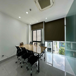 Văn phòng tầng 2 9x17m Full nội thất, hầm để xe rộng rãi giá 19tr