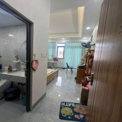 nhà mặt tiền có thang máy cho làm khách san