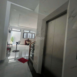 nhà mặt tiền có thang máy cho làm khách san