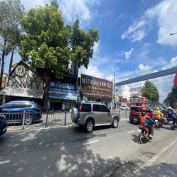 Mặt bằng Lê Hồng Phong gần ngã 4 đối diện trường  học