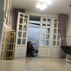 Nguyên căn cho thuê 1t 1l Trần Hưng Đạo Quận 1.