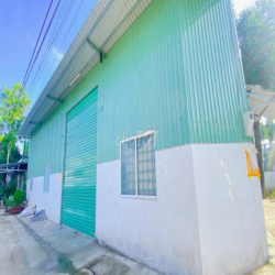 Cho thuê Kho 200 m2 góc 2 mặt tiền kế xe Ford 10 triệu