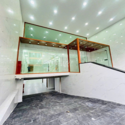 Cần cho thuê nhà MT 135A Nguyễn Văn Đậu, Phường 5, Q. Bình Thạnh 