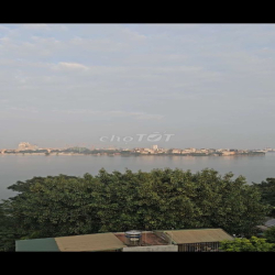 Cho Thuê nguyên căn, sát mặt hồ Tây, view toàn hồ.
